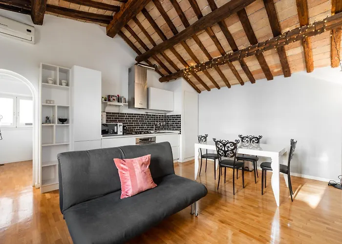 Pavone Centre Romantic Apartment