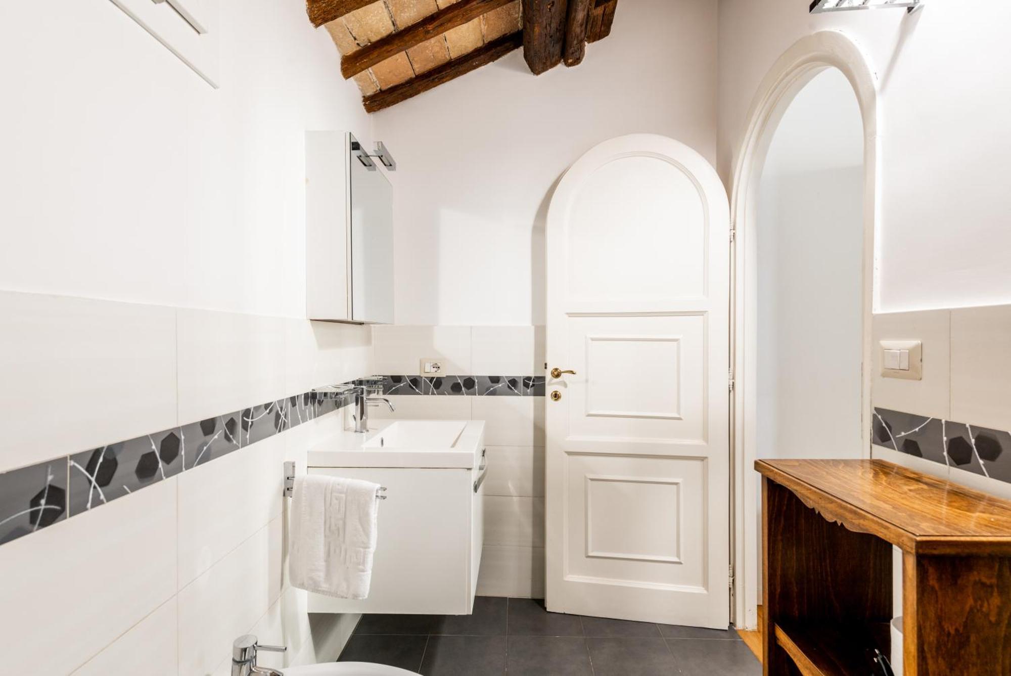 Pavone Centre Romantic Apartment *