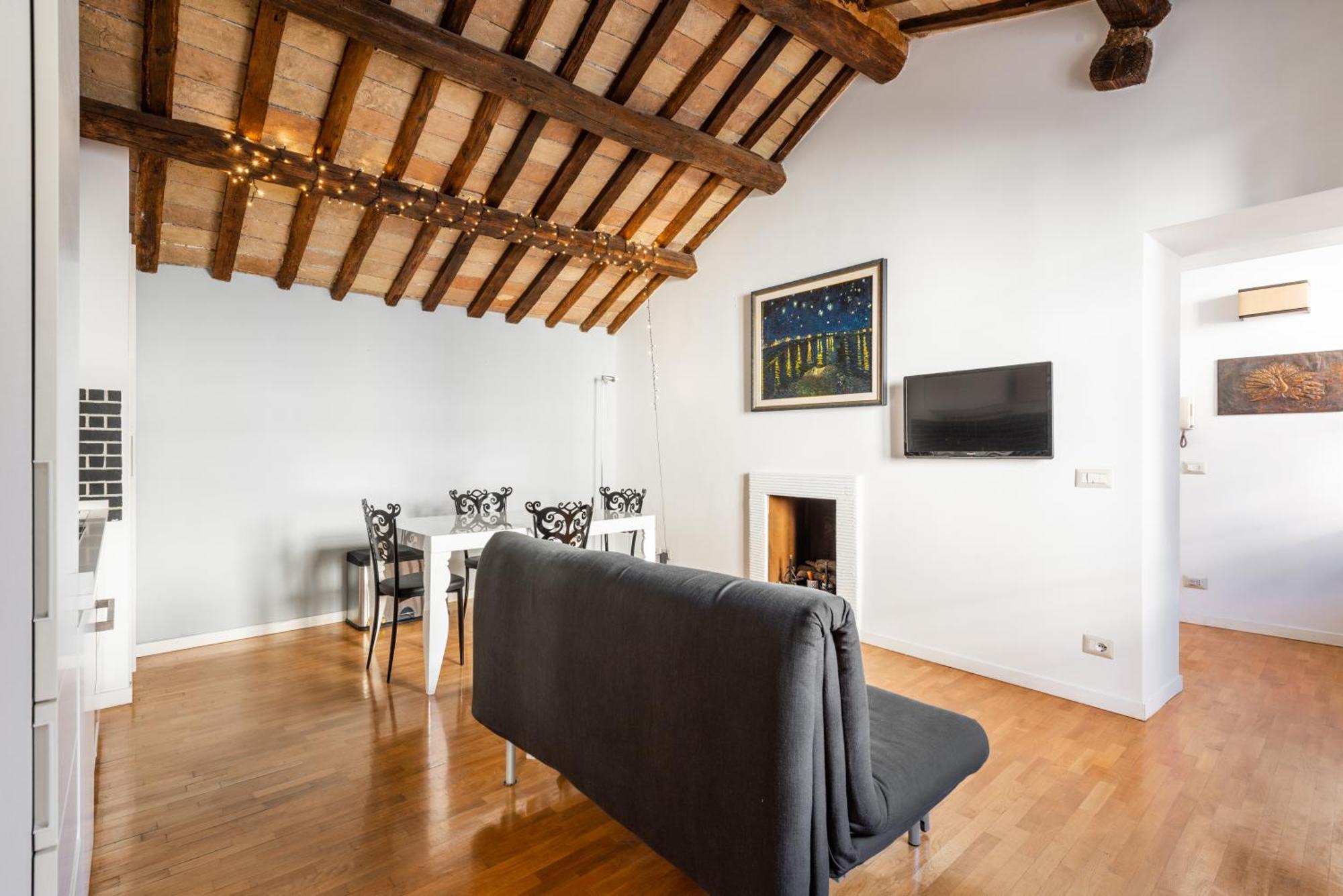 Pavone Centre Romantic Apartment *